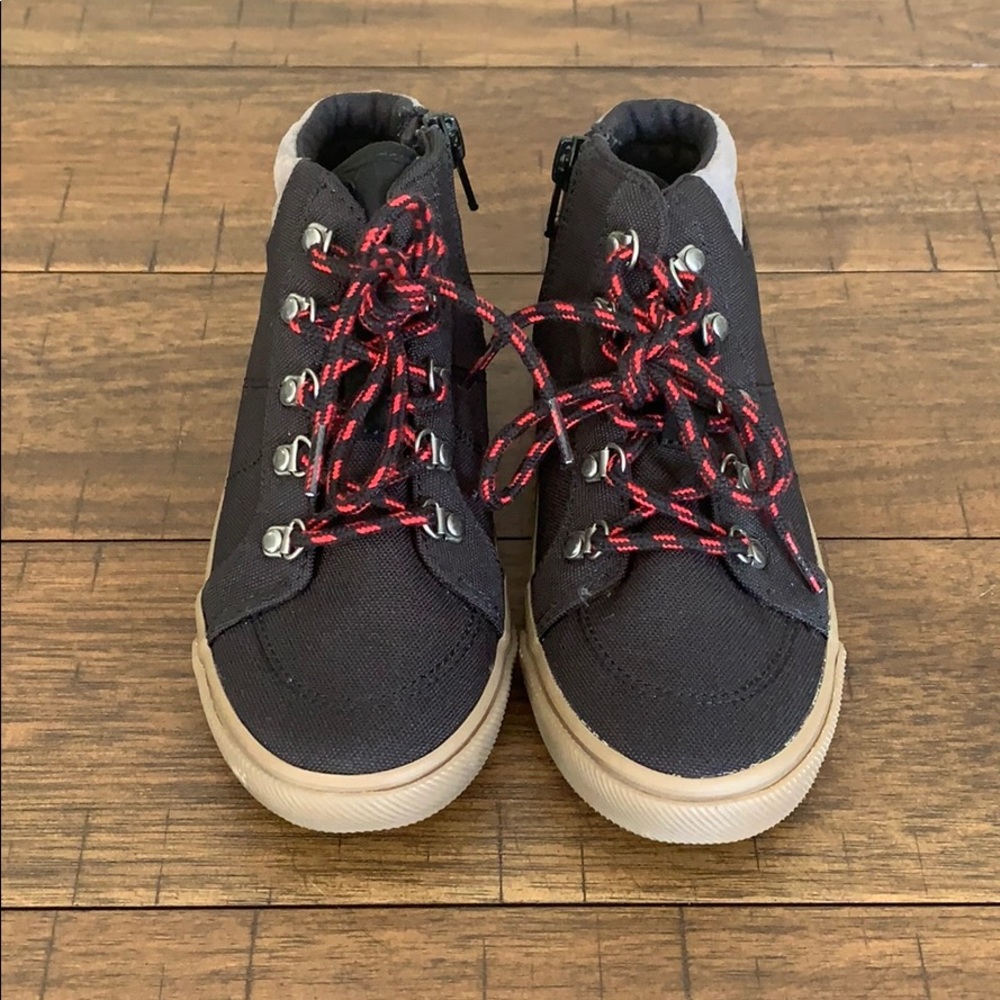 Old Navy High-Top Canvas Shoes/Boots